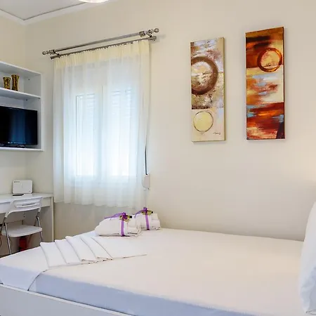 Lovely Petit Apt In Апартаменты *