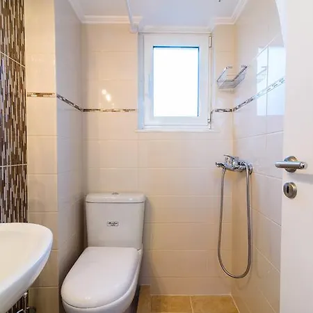 Lovely Petit Apt In * Афины