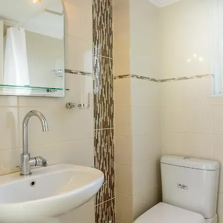 Lovely Petit Apt In Апартаменты